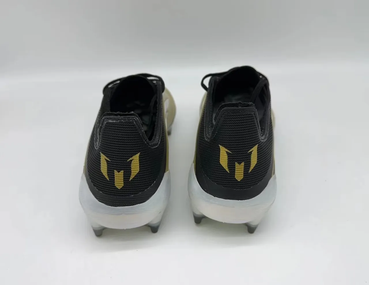 Adidas F50 Messi Preto e Dourado campo firme Tênis de Futebol 3