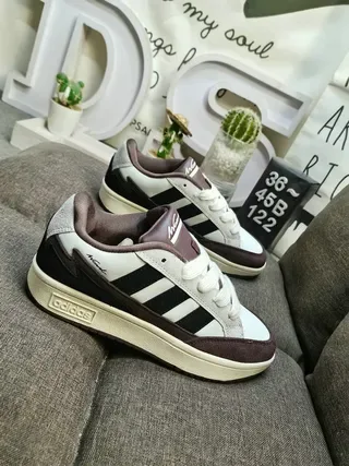Adidas Forum Blanc Bourguignon Chaussures Lifestyle Silhouette Court à Lacets Bas avec Panel Latéral à Trois Rayures 9