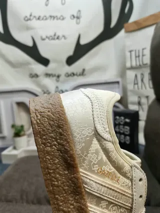 Adidas Gazelle Off-White and Brown tênis lifestyle 4