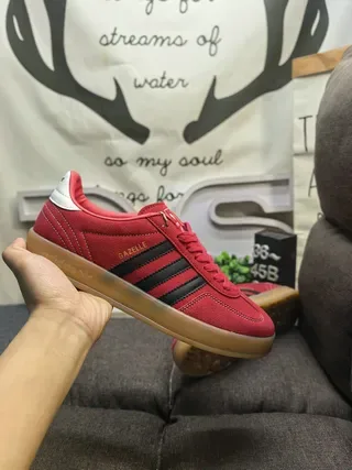 Adidas Gazelle Tênis Lifestyle de Camurça Vermelha 5