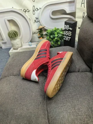 Adidas Gazelle Tênis Lifestyle de Camurça Vermelha 6