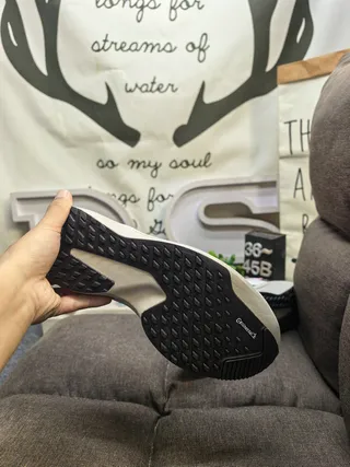 Adidas Gris Rose Léger Upper Maille-Synthétique Mousse Sculptée Épaissie Semelle du Milieu Sneakers Lifestyle 4