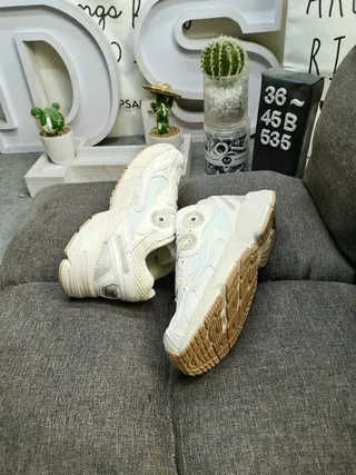Adidas Gris Blanc Couches de Maille Et Recouvrements Synthétiques Logo Circular Du Talon Chaussures Chunky 6