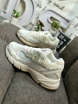 Adidas Gris Blanc Couches de Maille Et Recouvrements Synthétiques Logo Circular Du Talon Chaussures Chunky 7