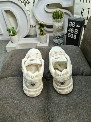 Adidas Gris Blanc Couches de Maille Et Recouvrements Synthétiques Logo Circular Du Talon Chaussures Chunky 8