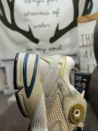 Adidas Gris Blanc Couches de Maille Et Recouvrements Synthétiques Logo Circular Du Talon Chaussures Chunky 13