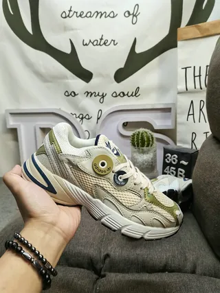 Adidas Gris Blanc Couches de Maille Et Recouvrements Synthétiques Logo Circular Du Talon Chaussures Chunky 15