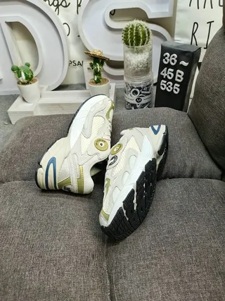 Adidas Gris Blanc Couches de Maille Et Recouvrements Synthétiques Logo Circular Du Talon Chaussures Chunky 16