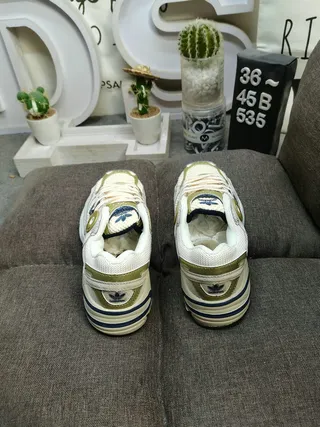 Adidas Gris Blanc Couches de Maille Et Recouvrements Synthétiques Logo Circular Du Talon Chaussures Chunky 18
