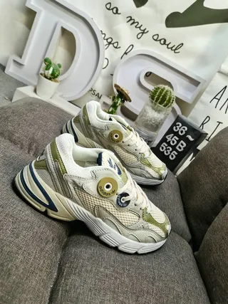 Adidas Gris Blanc Couches de Maille Et Recouvrements Synthétiques Logo Circular Du Talon Chaussures Chunky 19