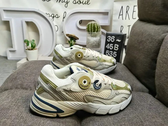 Adidas Gris Blanc Couches de Maille Et Recouvrements Synthétiques Logo Circular Du Talon Chaussures Chunky 21