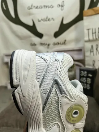 Adidas Gris Blanc Couches de Maille Et Recouvrements Synthétiques Logo Circular Du Talon Chaussures Chunky 23