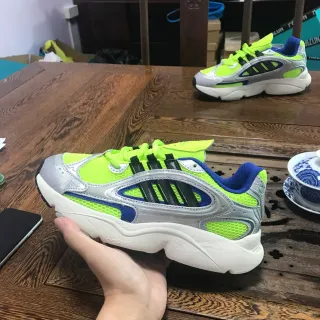 Adidas 绿色蓝色 粗壮复古轮廓 网面和合成材料叠加构造 生活方式运动鞋