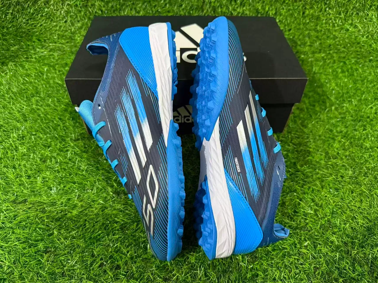 Adidas Azul Marino Bajo Superior Sintético Gráficos Dinámicos Línea de Velocidad Césped Artificial Zapatos de Fútbol 13