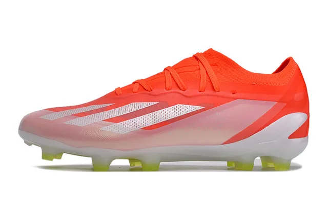 Adidas Chaussures de football pour terrain ferme de couleur orange et blanc, upper en maille, coupe basse, lacets asymétriques de couverture 7