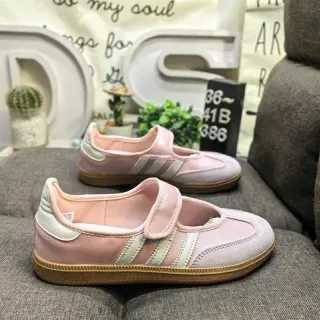 Adidas 粉色米色无鞋带玛丽珍鞋带三条纹侧面板生活方式运动鞋