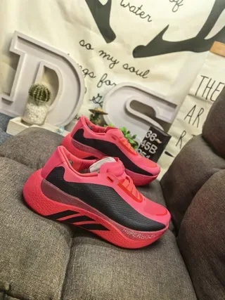 Adidas Tênis Lifestyle com Upper de Knit Rosa Preto, Sola Intermediária Esculpida 9