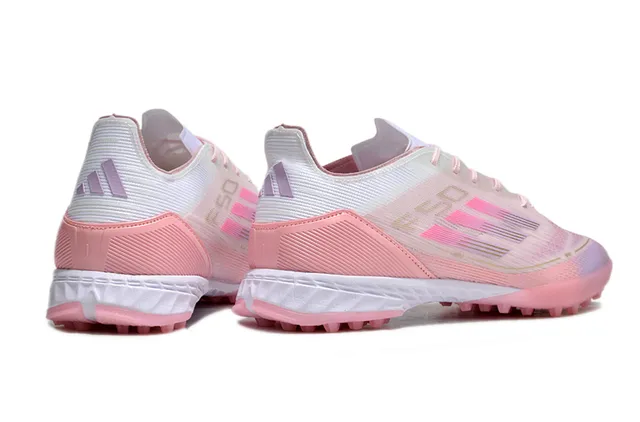Adidas 粉白低帮合成鞋面纹理叠加人造草坪足球鞋 5