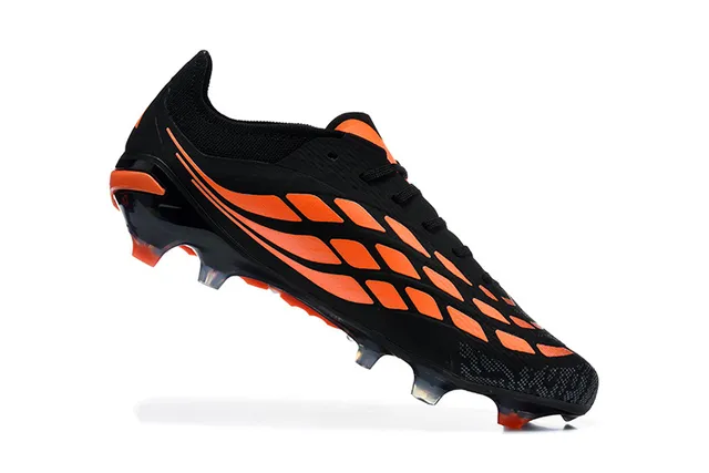 Adidas Predator Chaussures de football noires oranges de coupe basse botte supérieure avec overlay de cage TPU sol ferme 3