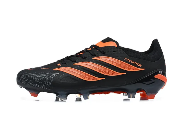 Adidas Predator Chaussures de football noires oranges de coupe basse botte supérieure avec overlay de cage TPU sol ferme 10
