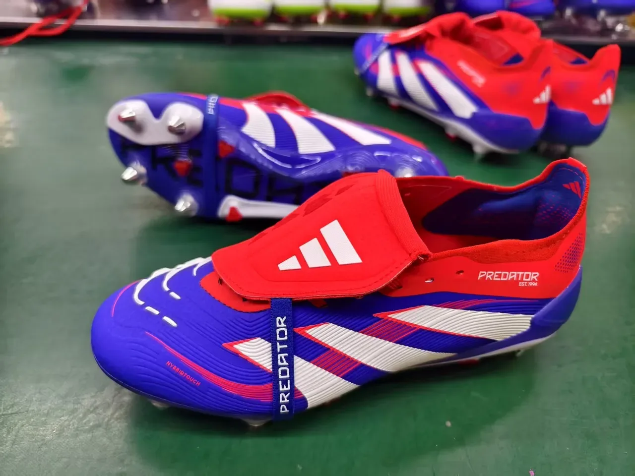 Adidas Predator 蓝橙色 带肋纹前掌笼 三条纹侧面板 人工草地足球鞋 8