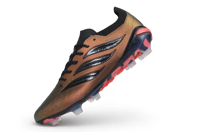 Adidas Predator 棕红金属青铜鞋面 黑色三条纹 钉入式足球鞋 3