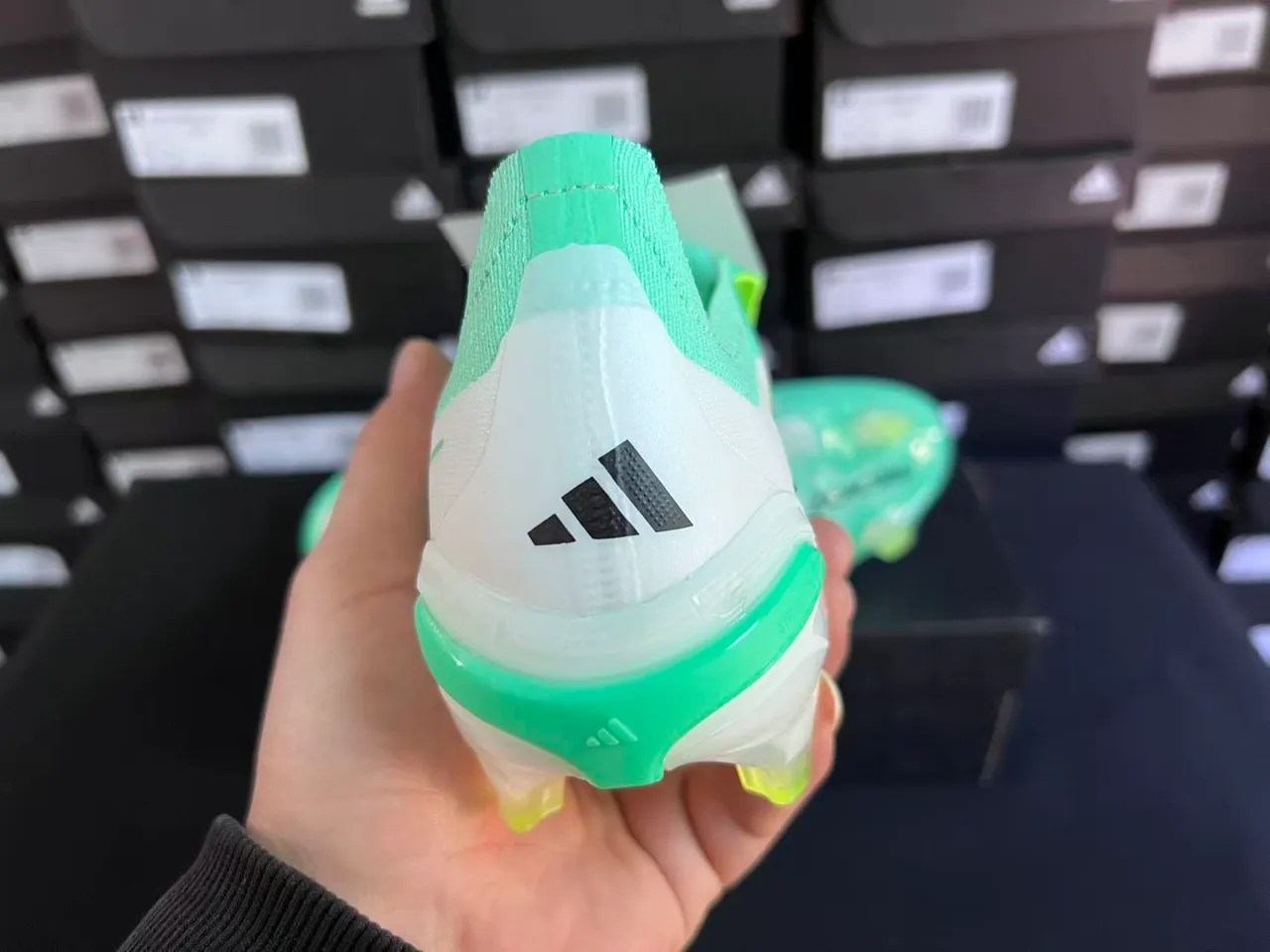 Adidas Predator أخضر أبيض أعلى لاس-كاج قاعدة شفافة أحذية كرة القدم للأرضية الصلبة 3