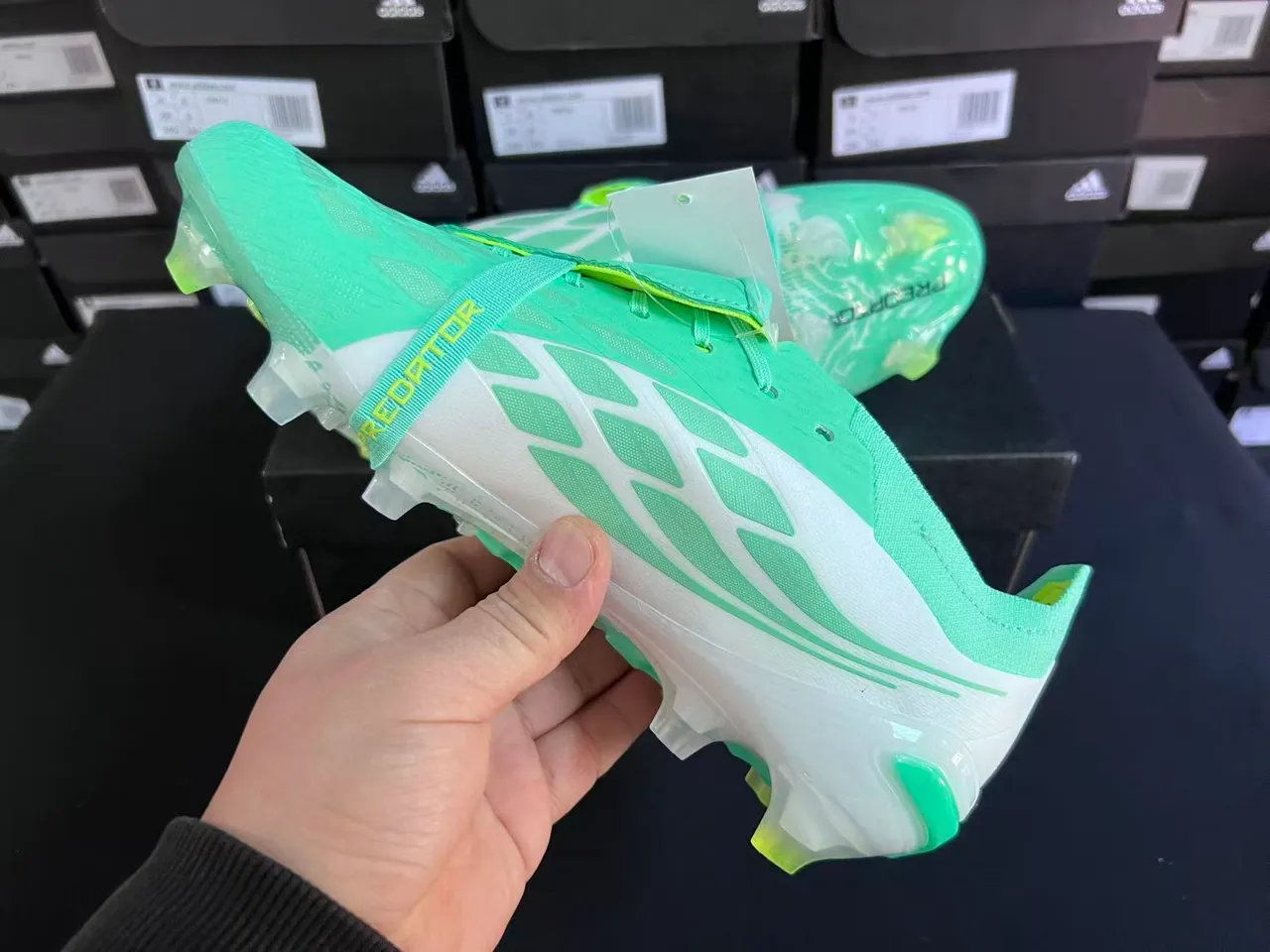 Adidas Predator أخضر أبيض أعلى لاس-كاج قاعدة شفافة أحذية كرة القدم للأرضية الصلبة 4