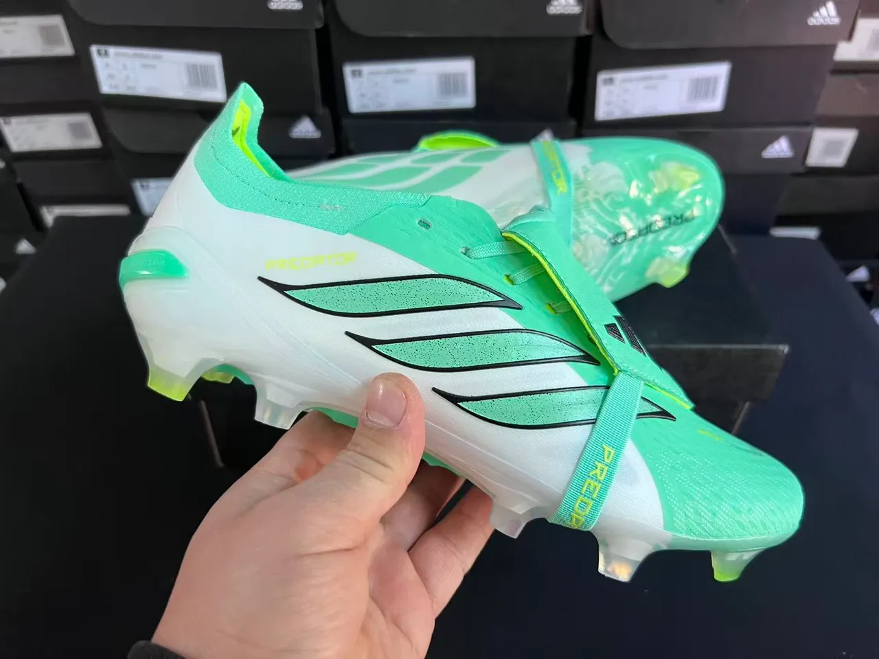 Adidas Predator أخضر أبيض أعلى لاس-كاج قاعدة شفافة أحذية كرة القدم للأرضية الصلبة 6