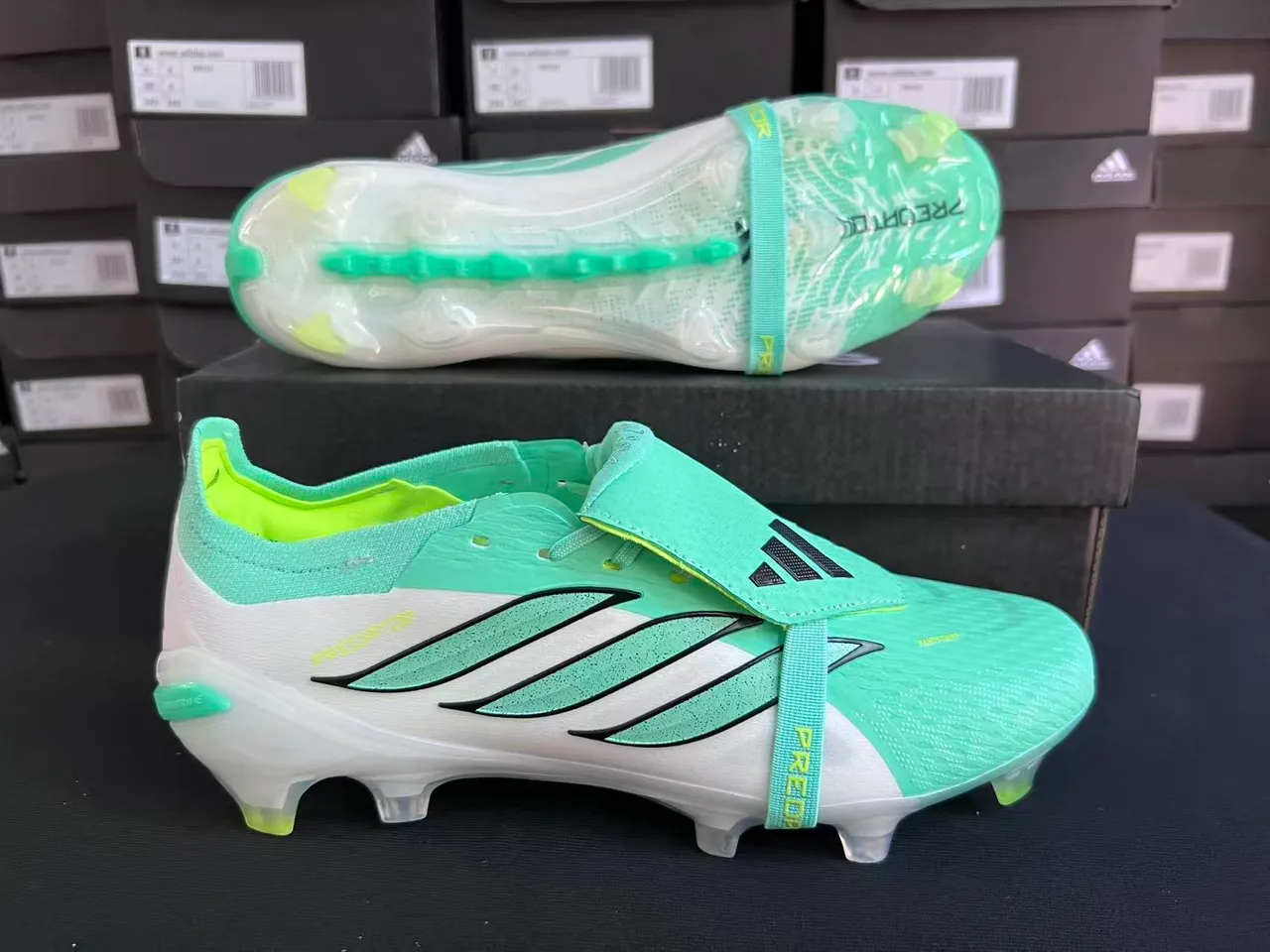 Adidas Predator أخضر أبيض أعلى لاس-كاج قاعدة شفافة أحذية كرة القدم للأرضية الصلبة 7