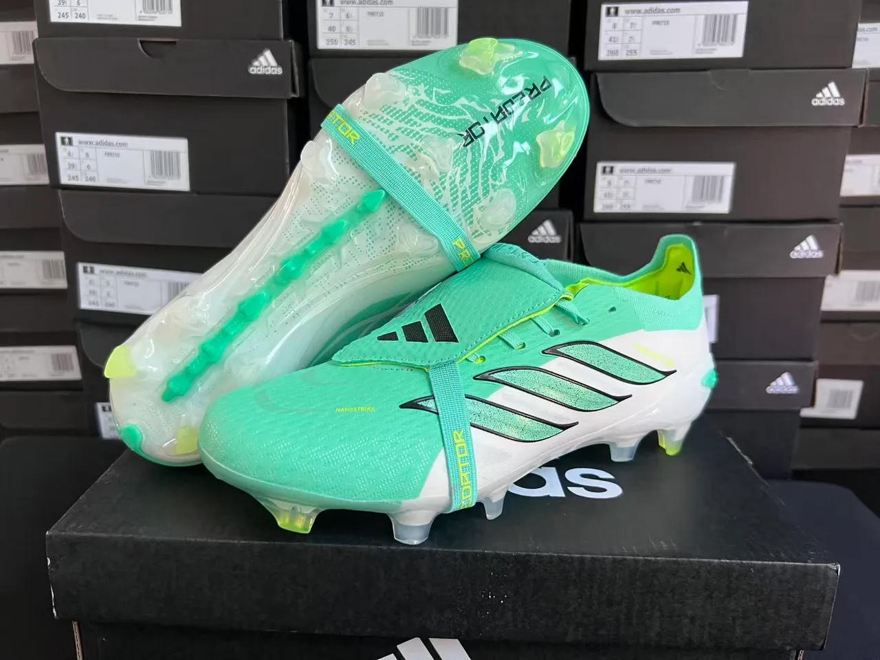 Adidas Predator أخضر أبيض أعلى لاس-كاج قاعدة شفافة أحذية كرة القدم للأرضية الصلبة 8
