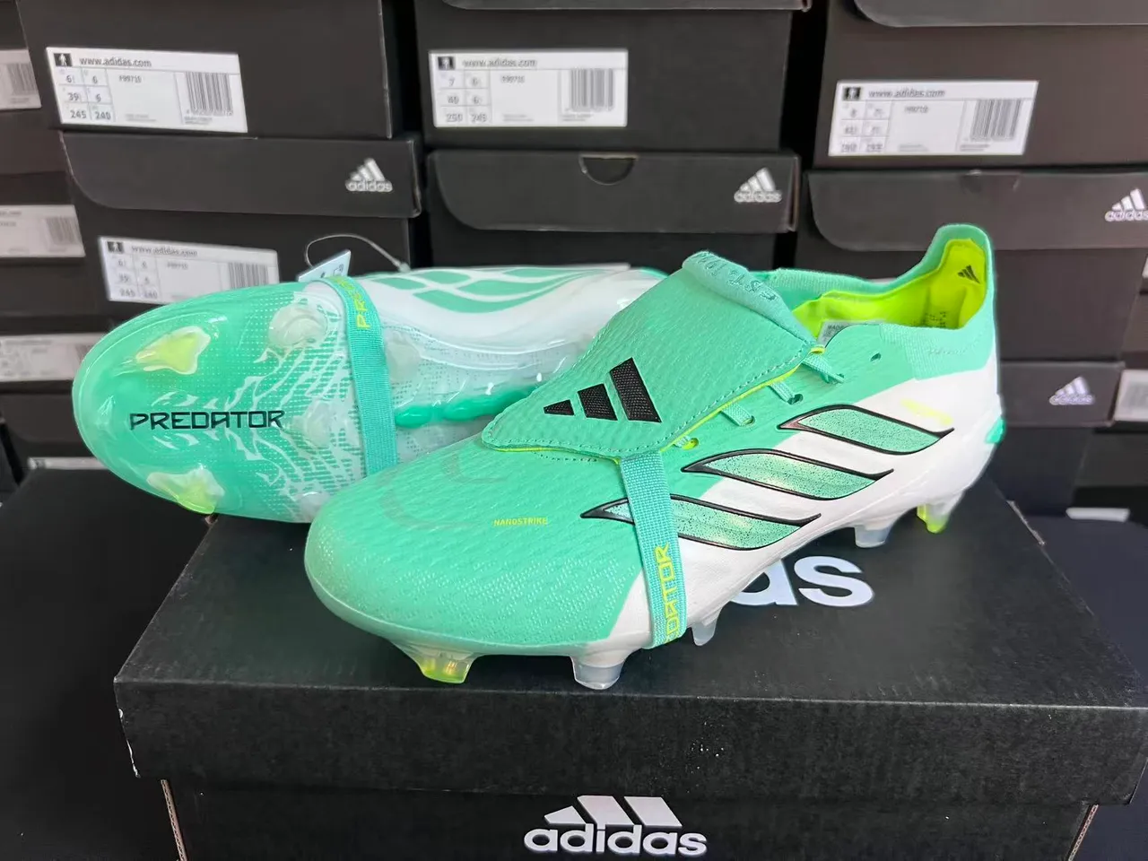 Adidas Predator أخضر أبيض أعلى لاس-كاج قاعدة شفافة أحذية كرة القدم للأرضية الصلبة 9