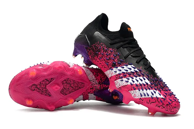 Adidas Predator Zapatillas de fútbol con upper de calcetín de punto rosa púrpura, forro superior agresivo, cage en antepié y superficie firme. 3