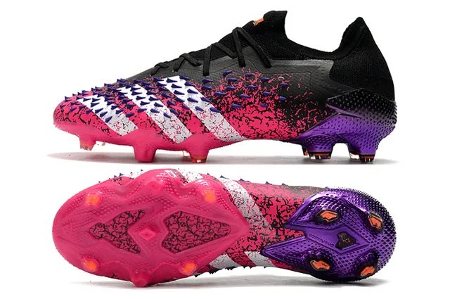 Adidas Predator Zapatillas de fútbol con upper de calcetín de punto rosa púrpura, forro superior agresivo, cage en antepié y superficie firme. 5