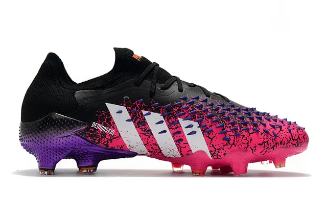 Adidas Predator Zapatillas de fútbol con upper de calcetín de punto rosa púrpura, forro superior agresivo, cage en antepié y superficie firme. 7