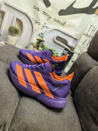 Adidas बैंगनी और नारंगी रनिंग शूज़ 7