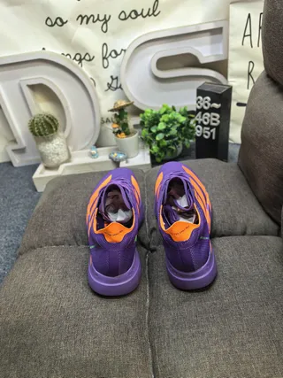 Adidas बैंगनी और नारंगी रनिंग शूज़ 8
