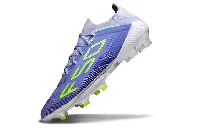 Adidas Chaussures de football violet et jaune à coupe basse avec empeigne synthétique semelle translucide irisée pour terrain ferme 3