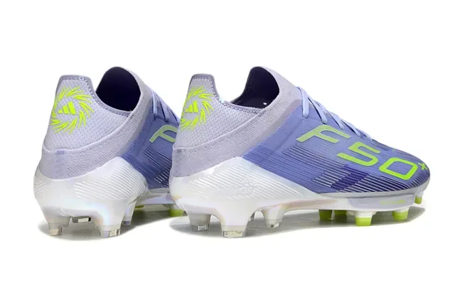 Adidas Chaussures de football violet et jaune à coupe basse avec empeigne synthétique semelle translucide irisée pour terrain ferme 5