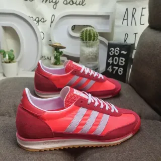 Adidas حذاء رياضي أحمر فضي منخفض الارتفاع ثلاث شرائط جانبية أسلوب حياة