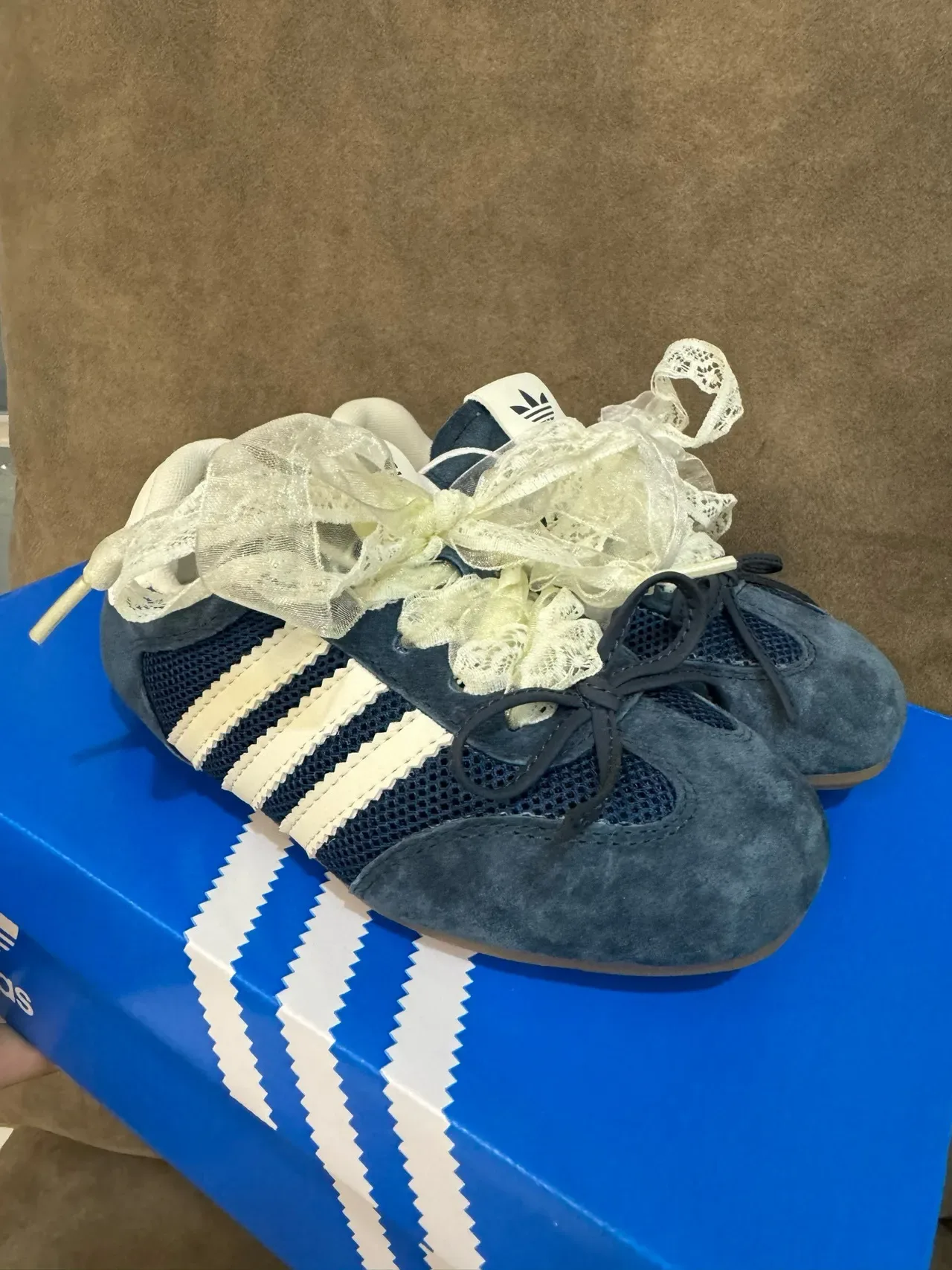 Adidas Red White Suede And Mesh Upper Three-Stripe Side Panel Lifestyle Sneakers 8