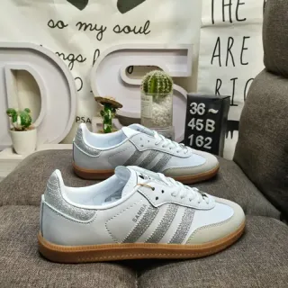Adidas Samba حذاء أبيض وفضي لامع أسلوب حياة
