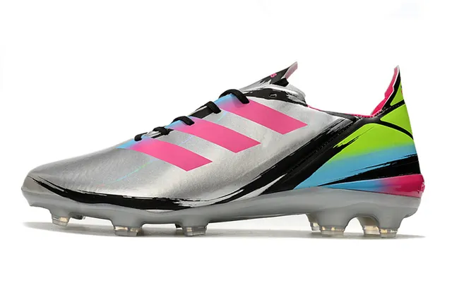 Adidas রূপালী বহুরঙা ধাতব কৃত্রিম উপরের উজ্জ্বল ব্রাশস্ট্রোক গ্রাফিক্স ফার্ম-গ্রাউন্ড ফুটবল জুতো 21