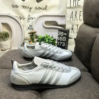 Adidas Spezial chaussures lifestyle blanches et argentées