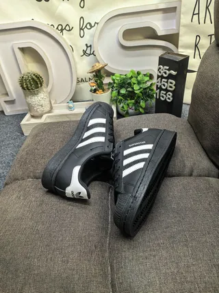 Adidas Superstar Noir et Blanc Chaussures de Style de Vie 6