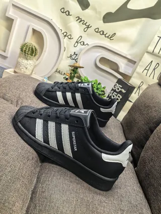 Adidas Superstar Noir et Blanc Chaussures de Style de Vie 7