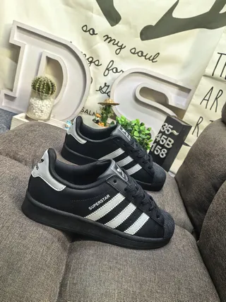 Adidas Superstar Noir et Blanc Chaussures de Style de Vie 9