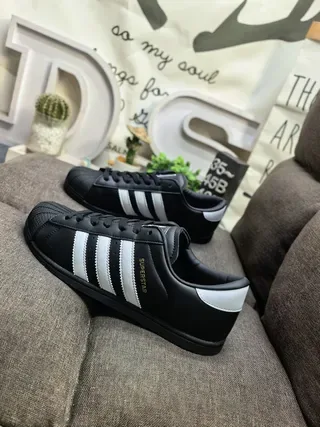 Adidas Superstar 黑白生活方式休闲鞋 7