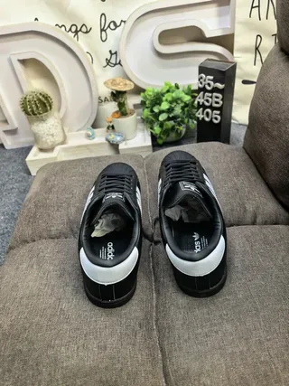 Adidas Superstar 黑白生活方式休闲鞋 8