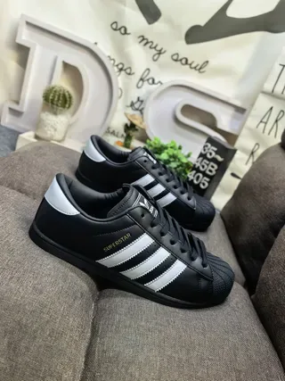 Adidas Superstar 黑白生活方式休闲鞋 9